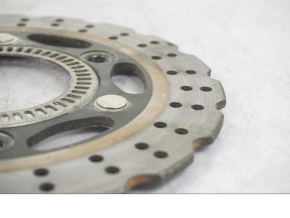 Baksidan på Bromsskiva från en Kawasaki Ninja 300 -2014 motorcykel.