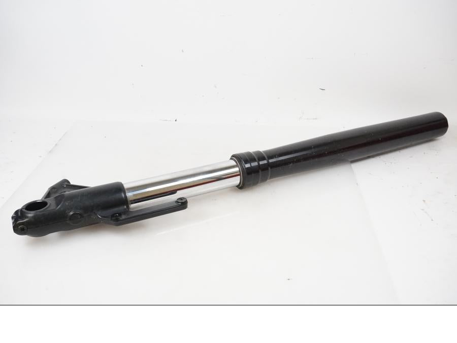 Framsidan på Gaffelben från en H-D Adventure Pan America Special RA1250S -2021 motorcykel.