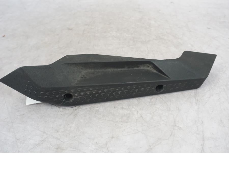 Framsidan på Bakvinge från en KTM 1290 Super Adventure S -2022 motorcykel.