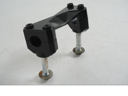 Höger sida på Styrfäste från en Kawasaki Z 750 -2006 motorcykel.