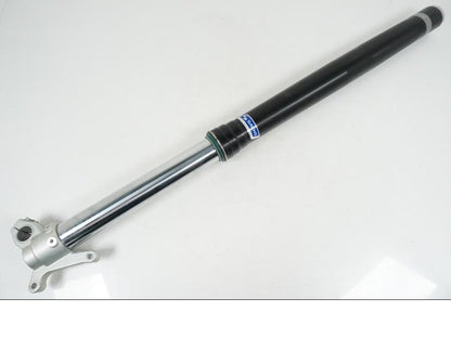 Framsidan på Gaffelben från en AJP PR7 -2021 motorcykel.