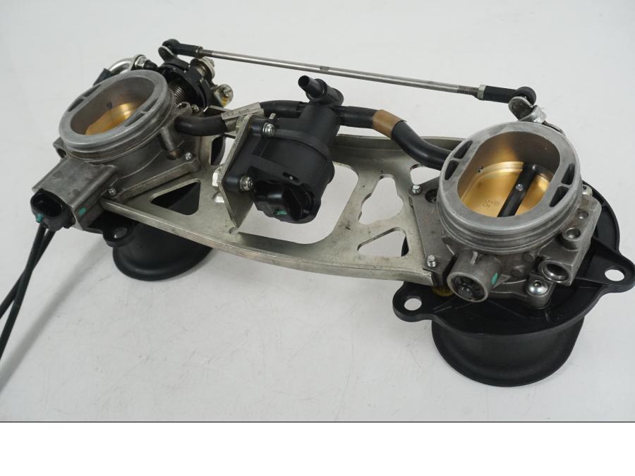 Extrabild4 på Spjällhus från en Ducati 848 -2013 motorcykel.