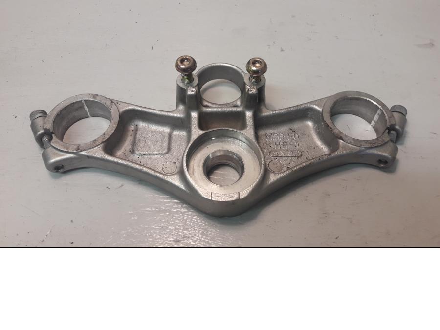 Baksidan på Gaffelkrona från en Honda VFR 800 -2000 motorcykel.