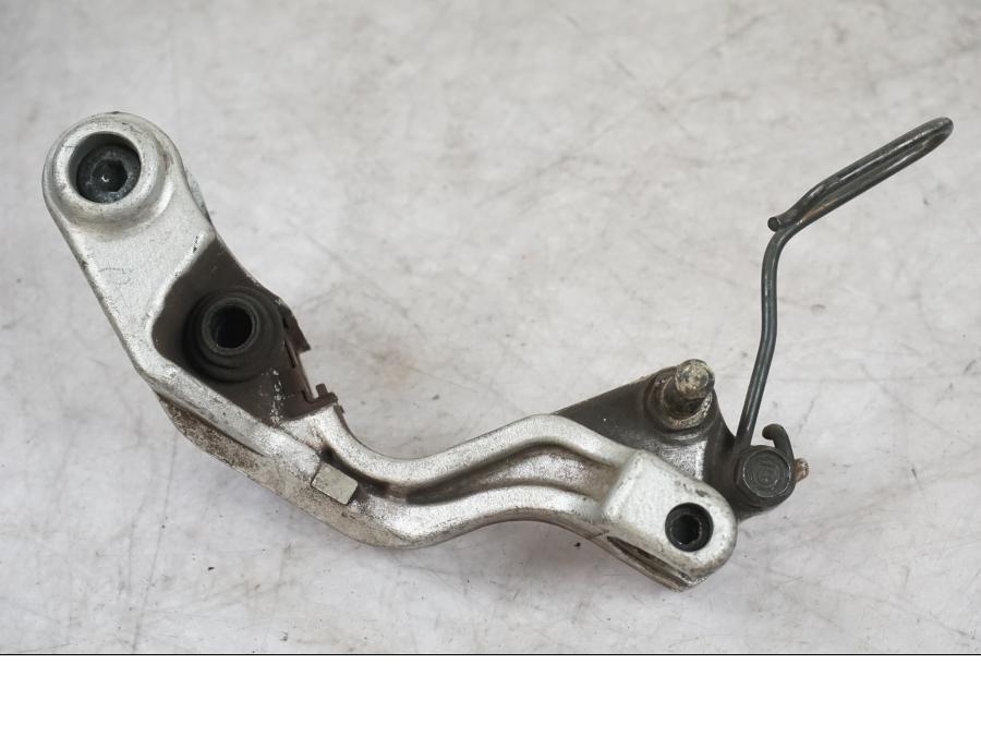 Baksidan på Bromsoksfäste från en Honda VFR 750 -1988 motorcykel.