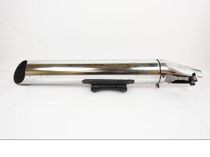 Baksidan på Ljuddämpare från en Suzuki VL 800 -2009 motorcykel.