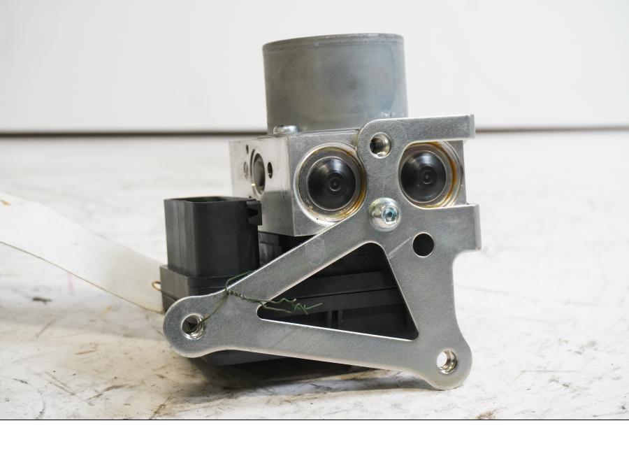 Höger sida på ABS Modulator från en Yamaha MT-09 Tracer -2016 motorcykel.