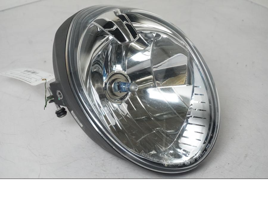 Framsidan på Strålkastare från en MV Agusta Dragster -2014 motorcykel.