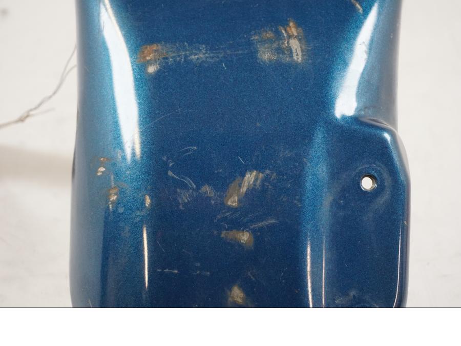 Extrabild2 på <p>Bakskärm från Suzuki VS 800 1992.</p>

<p>Smårepor, slitage av lack mindre ytrost finns se bilder.</p> motorcykel.