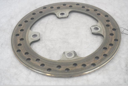 Framsidan på Bromsskiva från en Triumph Street Triple -2009 motorcykel.