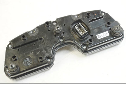 Snett nerifrån på Instrumentpanel från en Honda CB 650 F Hornet -2017 motorcykel.