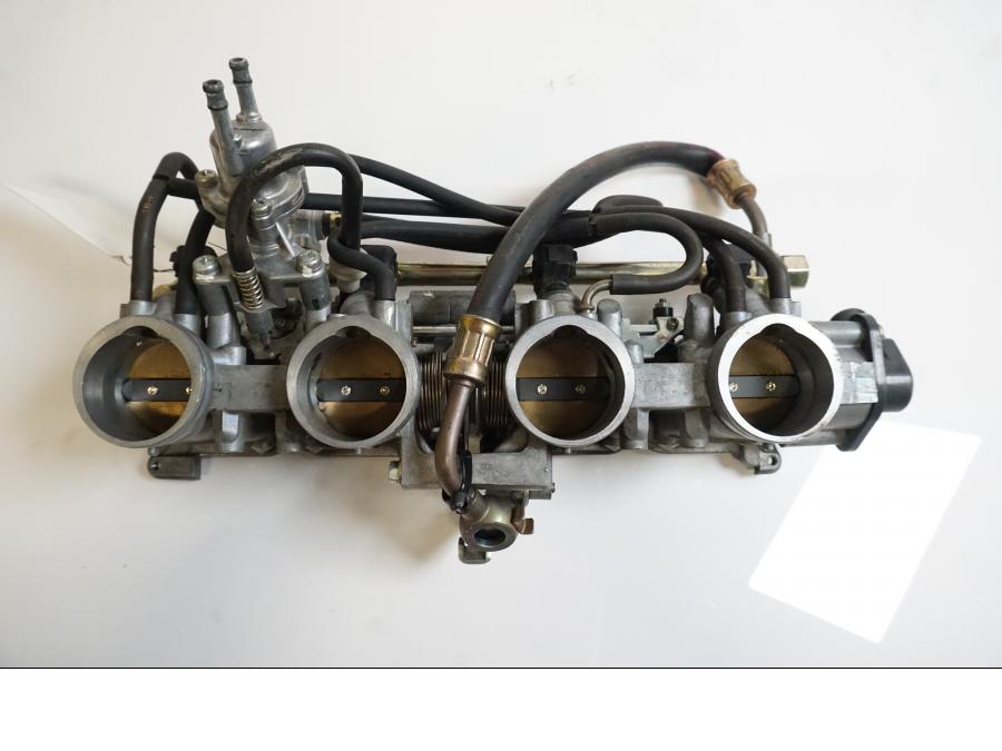 Baksidan på Spjällhus från en Honda CBR 900 RR -2000 motorcykel.