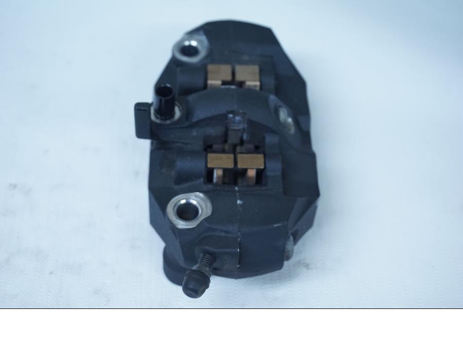 Höger sida på Bromsok från en Suzuki GSX-R 750 -2009 motorcykel.