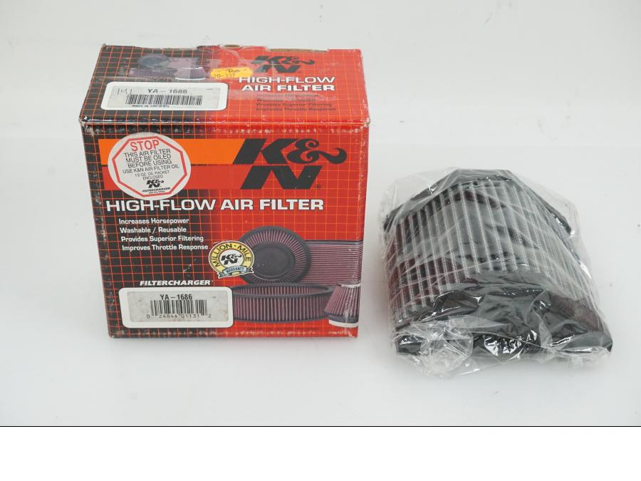 Framsidan på Luftfilter från en Yamaha FZ 600 -1988 motorcykel.