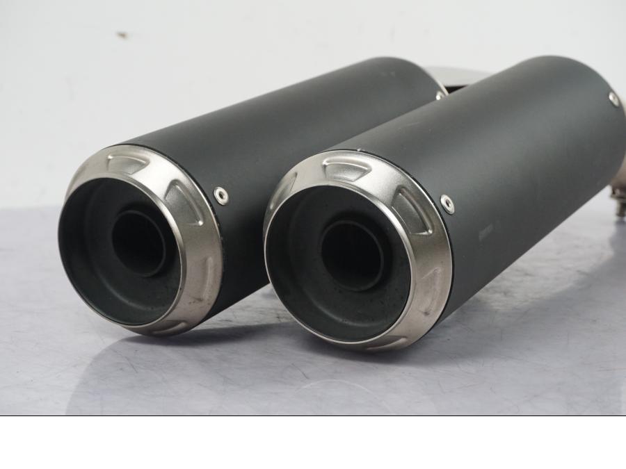 Snett uppifrån på Ljuddämpare från en Ducati Panigale 959 -2016 motorcykel.