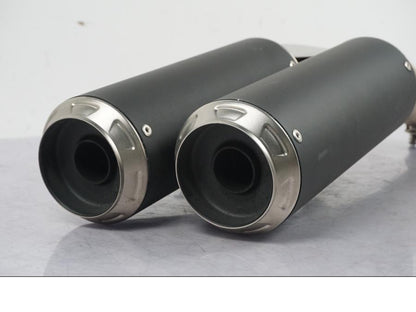 Snett uppifrån på Ljuddämpare från en Ducati Panigale 959 -2016 motorcykel.