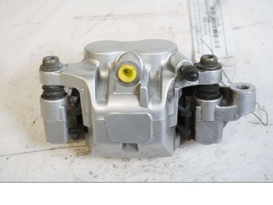 Framsidan på Bromsok från en Yamaha XVS 1100 -2001 motorcykel.