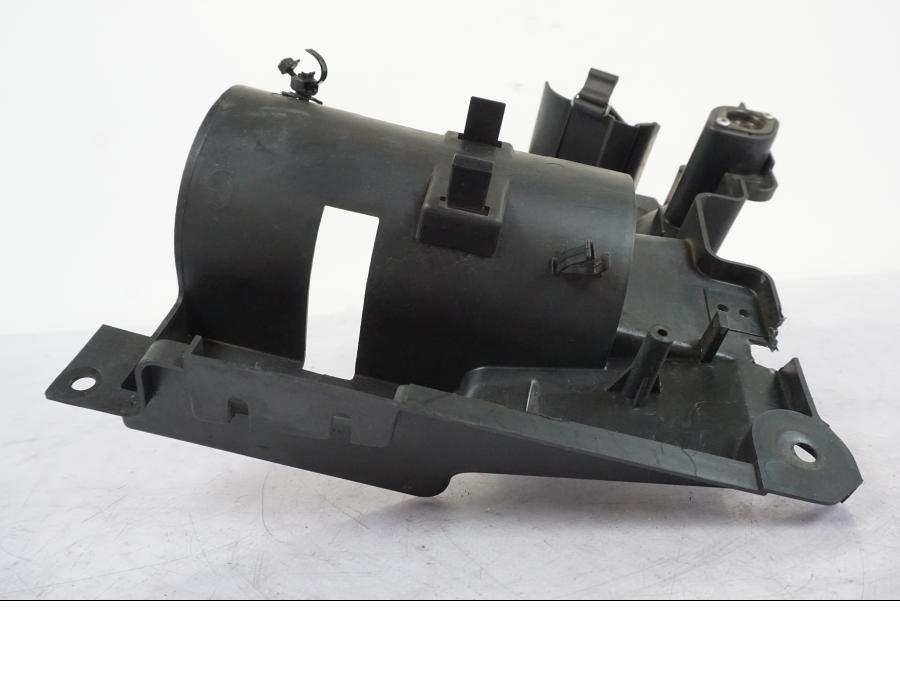 Höger sida på Plast från en Yamaha XVS 1100 -2004 motorcykel.