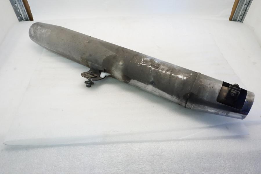 Höger sida på Ljuddämpare från en Yamaha XVZ 13TD -1999 motorcykel.