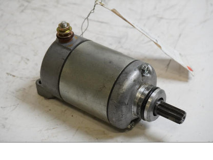 Framsidan på Startmotor från en Honda CBR 600 RR -2004 motorcykel.