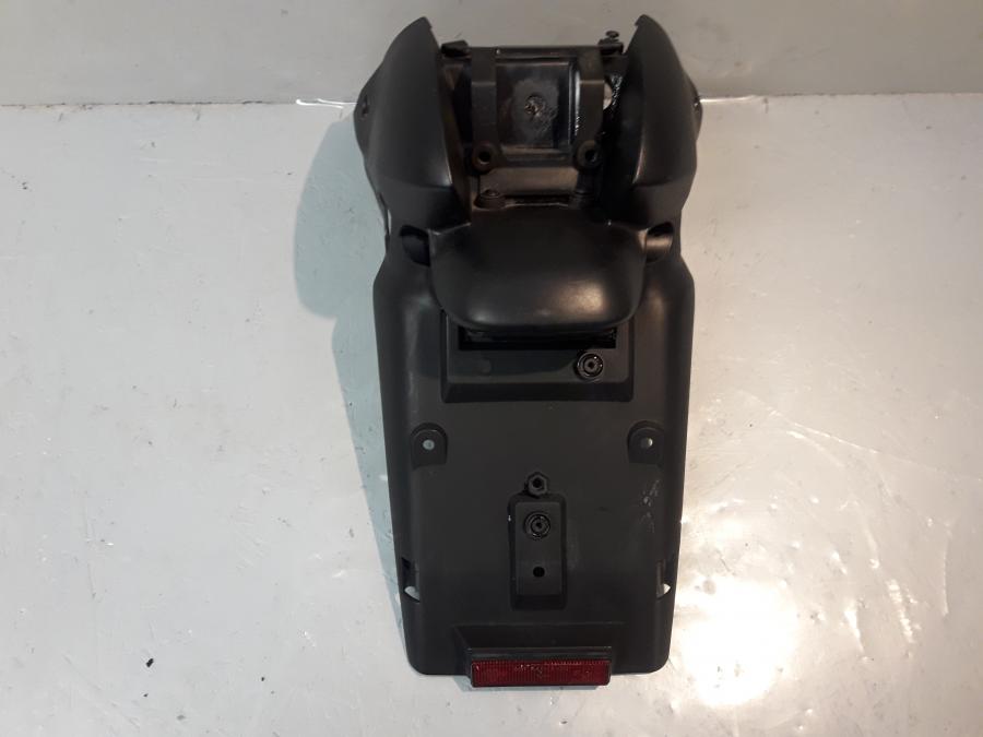 Framsidan på Skylthållare från en BMW R 1150 R -2004 motorcykel.