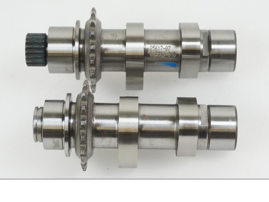 Baksidan på Kamaxel från en H-D FXD Dyna Glide -2013 motorcykel.