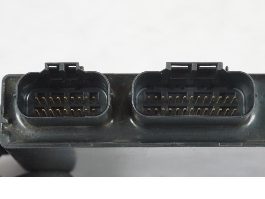 Snett uppifrån på CDI / ECU från en Kawasaki ER-6N -2016 motorcykel.