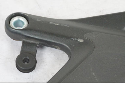 Höger sida på Fotpinnefäste från en Kawasaki ER-6N -2016 motorcykel.