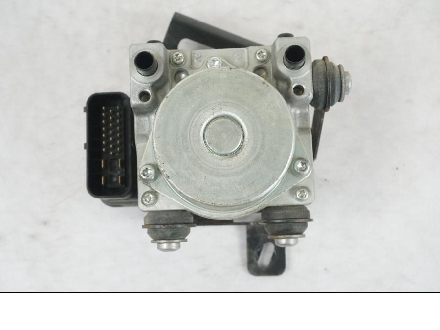 Extrabild1 på ABS Modulator från en Triumph Tiger Explorer -2013 motorcykel.