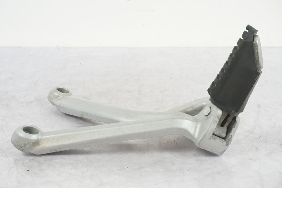 Snett uppifrån på Fotpinne från en Triumph Tiger Explorer -2013 motorcykel.