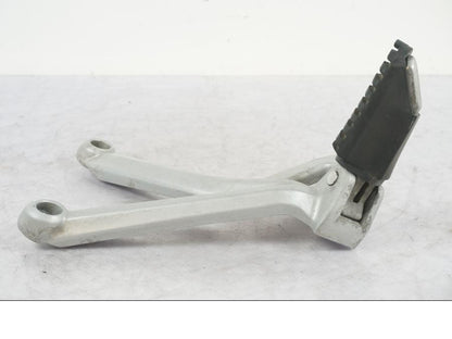 Snett uppifrån på Fotpinne från en Triumph Tiger Explorer -2013 motorcykel.