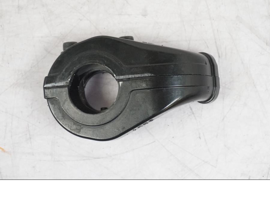 Snett nerifrån på Gasklo från en Yamaha MT-09 -2016 motorcykel.