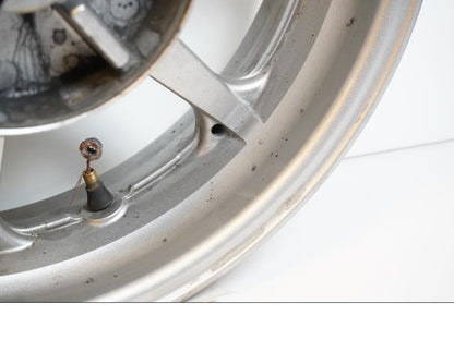 Extrabild3 på Fälg från en Yamaha XVS 1300 -2008 motorcykel.