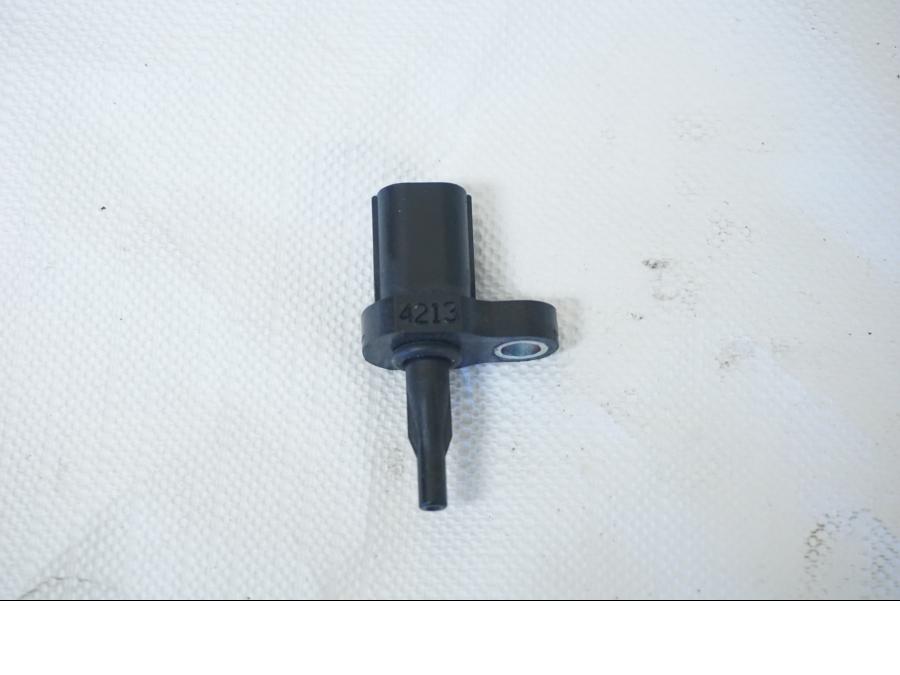 Framsidan på Temperatursensor från en Ducati 899 Panigale -2015 motorcykel.