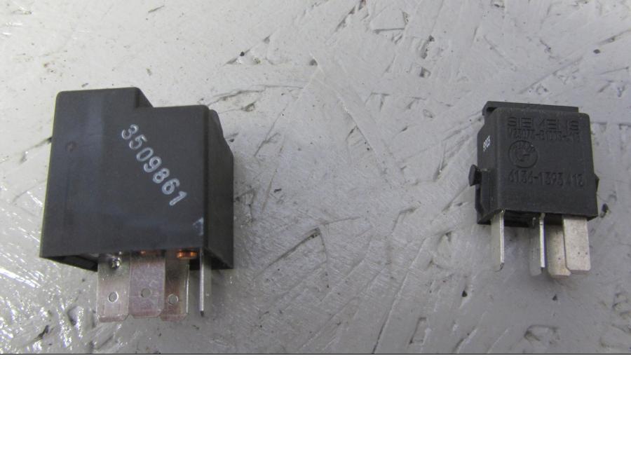 Baksidan på Relä från en BMW R 850 C -1999 motorcykel.