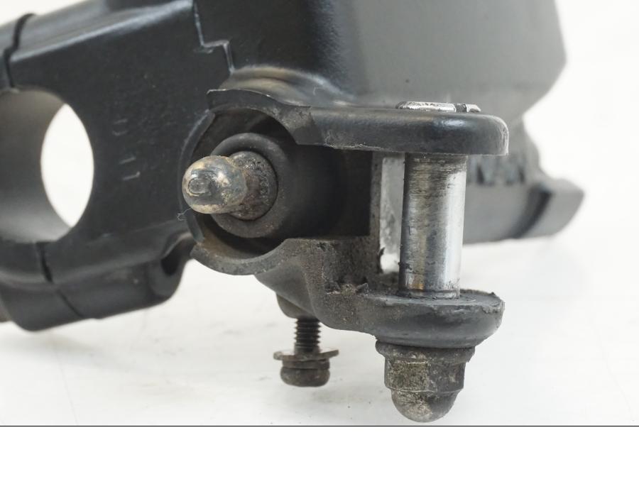 Höger sida på Bromshuvudcylinder från en Honda ST 1300 -2002 motorcykel.