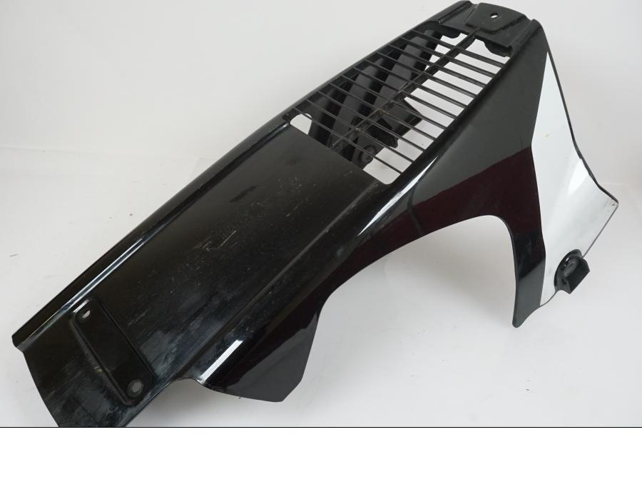 Framsidan på Hasplåt från en KTM RC 390 -2018 motorcykel.