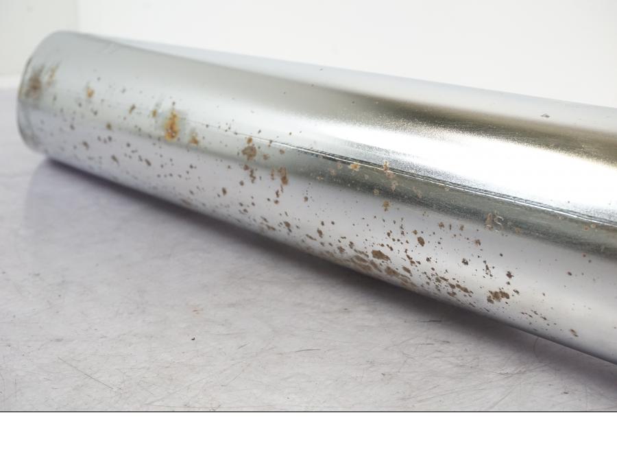 Höger sida på Ljuddämpare från en Suzuki VL 800 -2002 motorcykel.