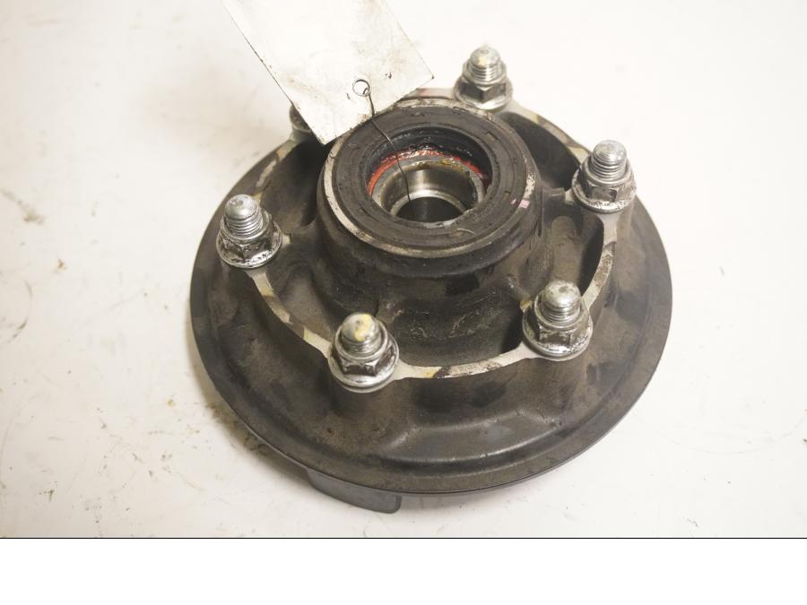 Framsidan på Drevfäste från en Kawasaki ER-6N -2014 motorcykel.