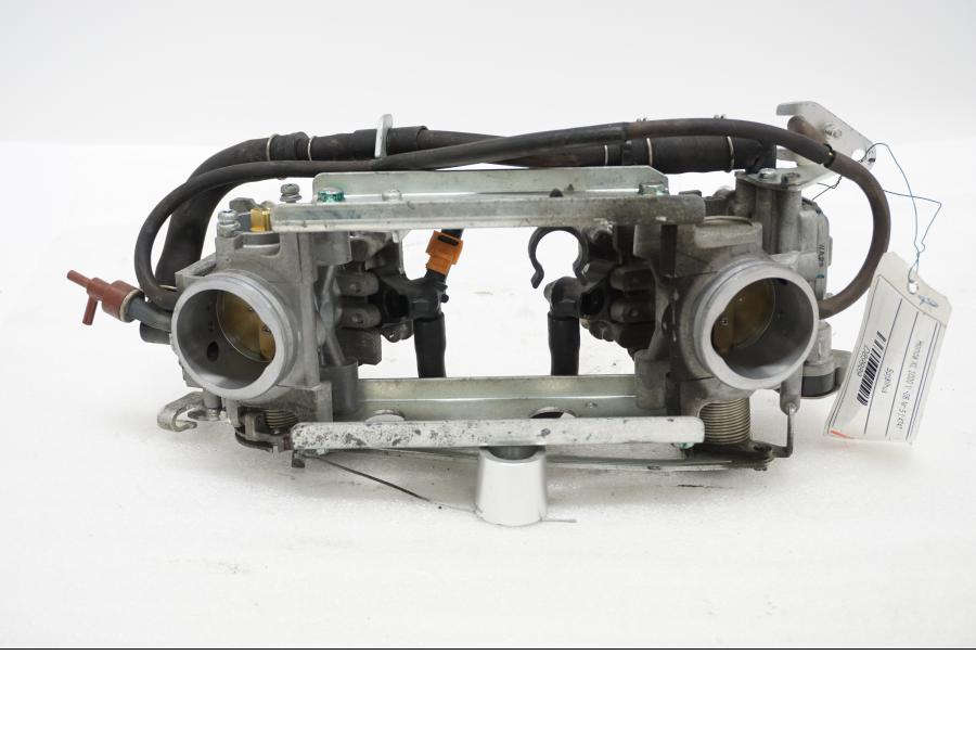 Höger sida på Spjällhus från en Honda XL 1000 V -2008 motorcykel.