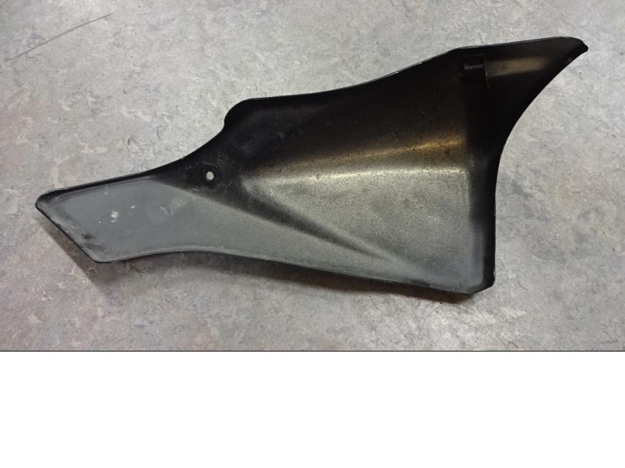 Baksidan på Värmeskydd från en Suzuki GSX-R 750 -2015 motorcykel.