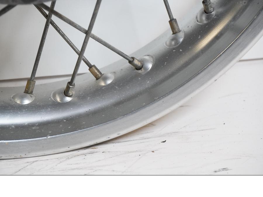 Extrabild4 på Fälg från en Honda NX 250 -1990 motorcykel.