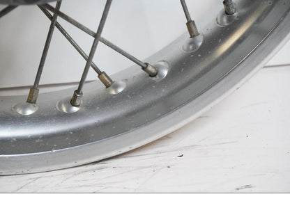 Extrabild4 på Fälg från en Honda NX 250 -1990 motorcykel.