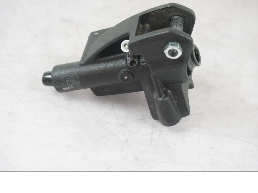 Vänster sida på Kopplingshuvudcylinder från en KTM 1290 Super Adventure S -2022 motorcykel.