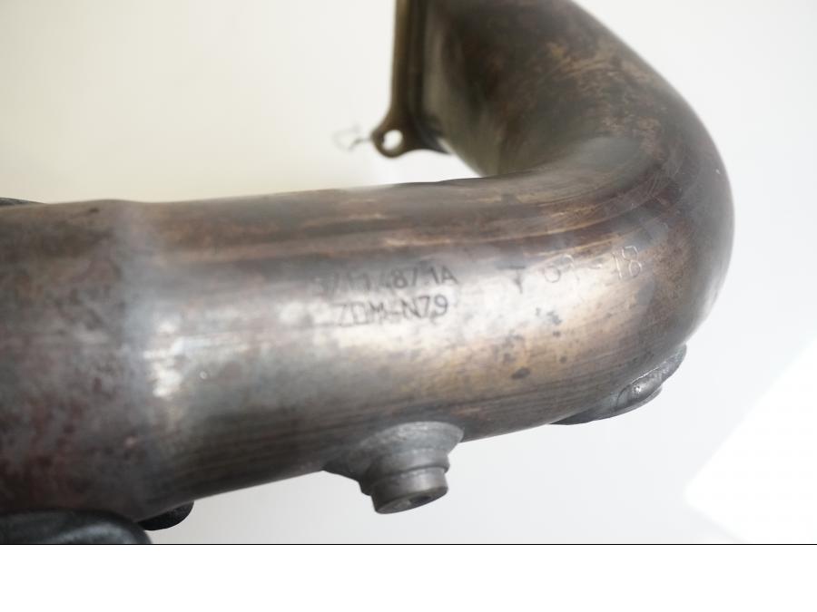 Höger sida på Grenrör från en Ducati Multistrada 1260 -2020 motorcykel.