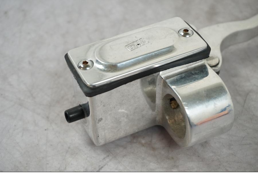 Vänster sida på Bromshuvudcylinder från en Kawasaki VN 1500 -1996 motorcykel.