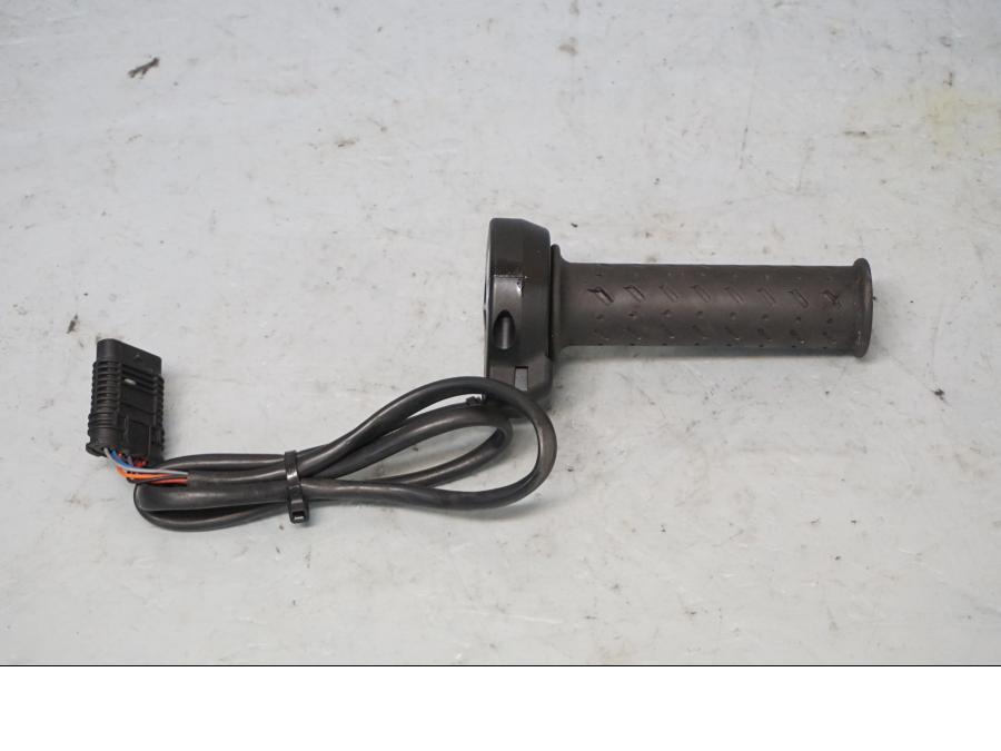 Framsidan på Gasreglage från en Aprilia Tuono V4R -2018 motorcykel.