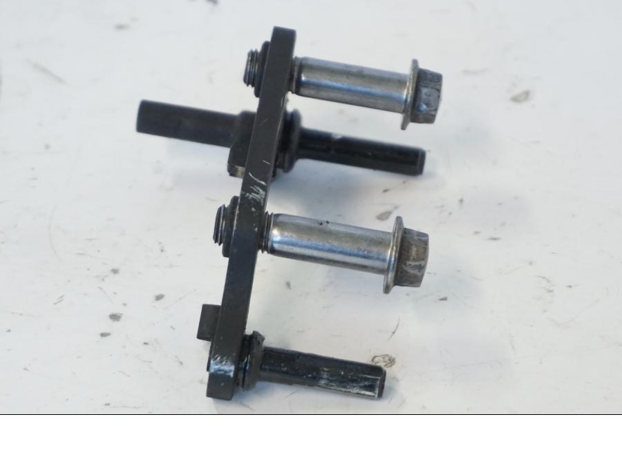 Snett uppifrån på Bromsoksfäste från en Kawasaki ER-6N -2012 motorcykel.