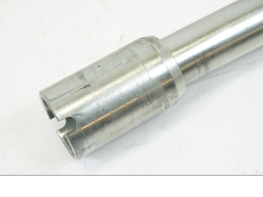 Baksidan på Axel från en Ducati Hyperstrada -2013 motorcykel.