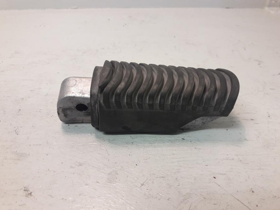 Framsidan på Fotpinne från en BMW F 650 GS -2008 motorcykel.