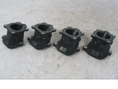 Snett nerifrån på Insugsgummi från en Ducati Multistrada V4 -2024 motorcykel.